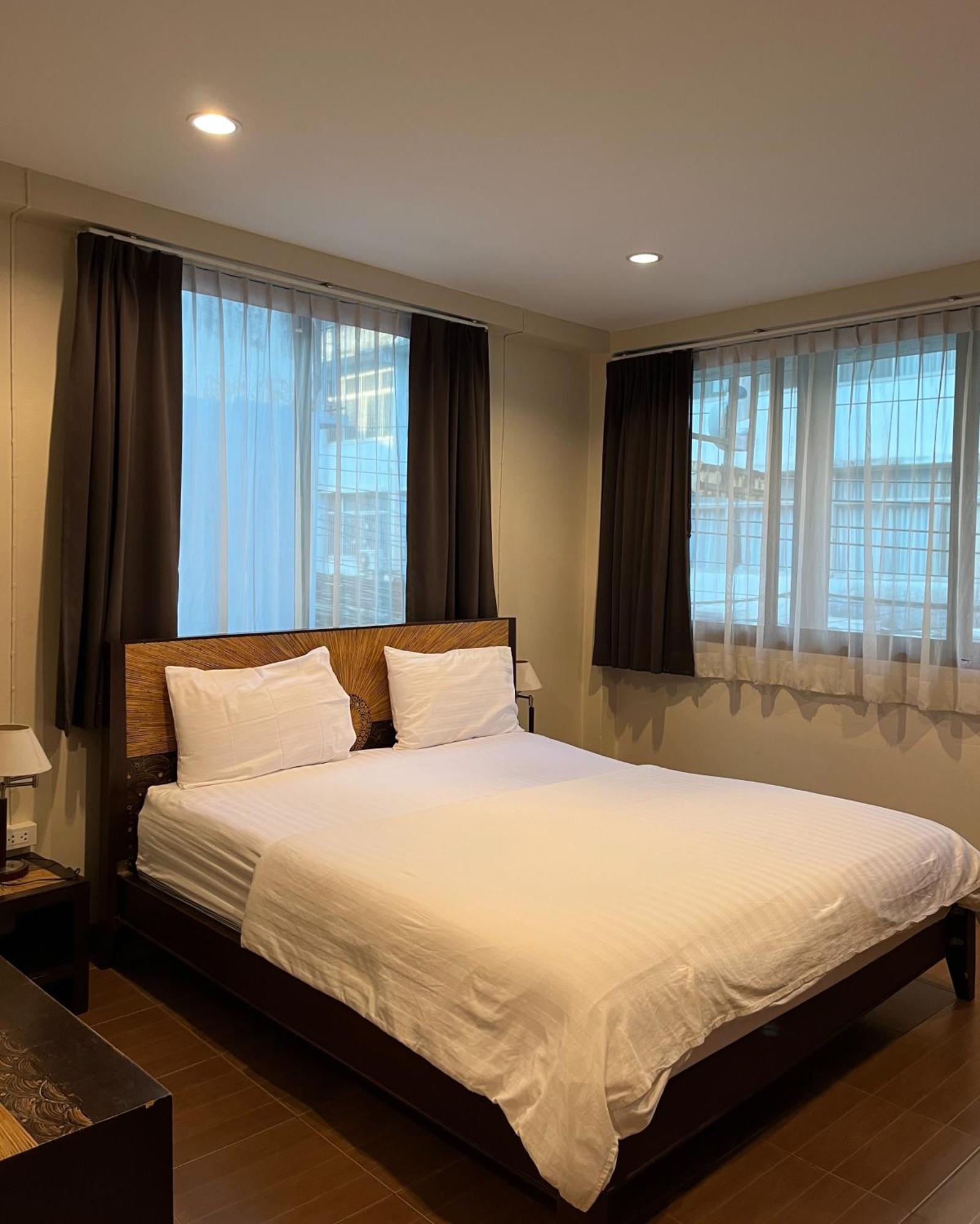 Baan Glang Soi Restaurant & Guesthouse Бангкок Екстер'єр фото