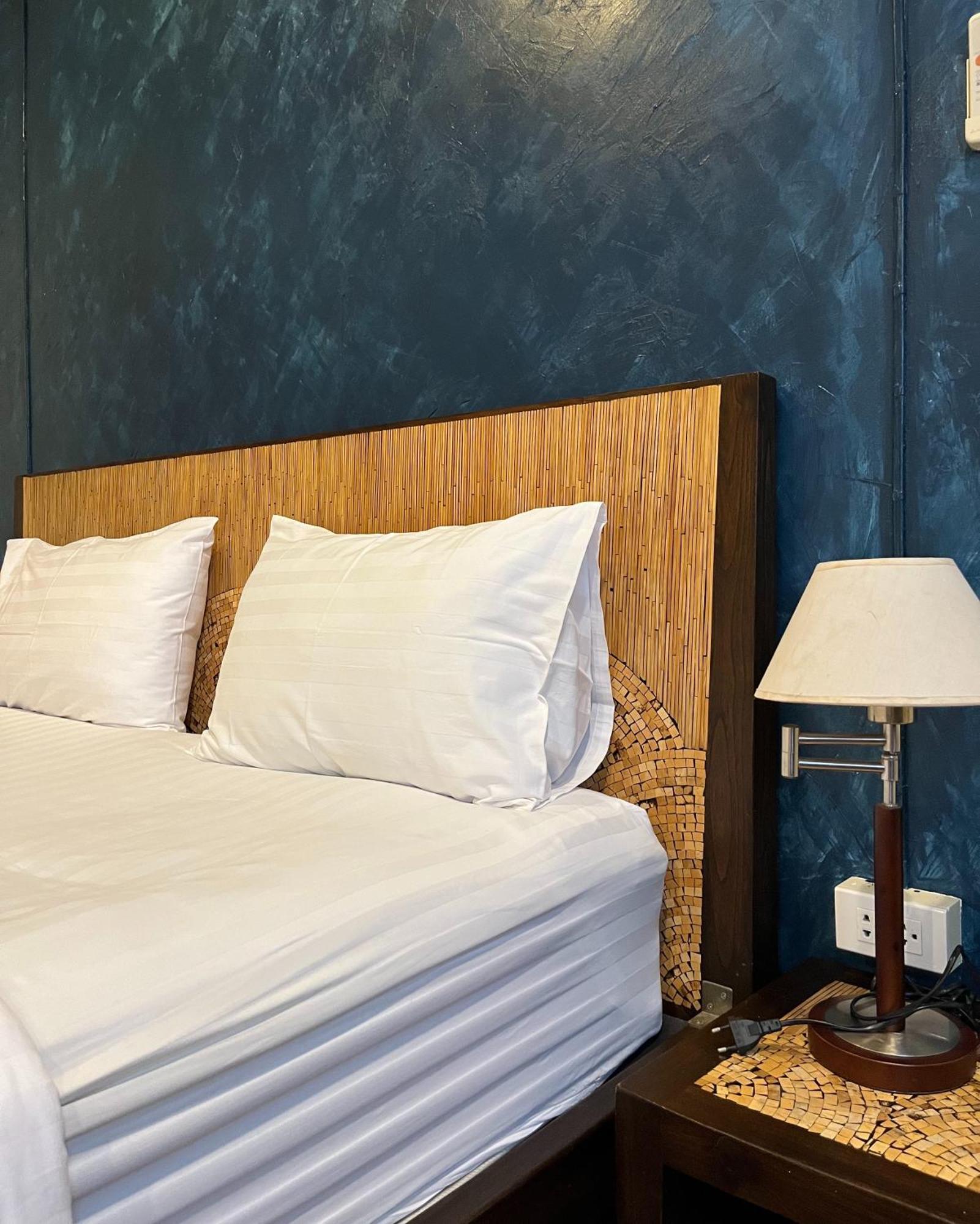 Baan Glang Soi Restaurant & Guesthouse Бангкок Номер фото