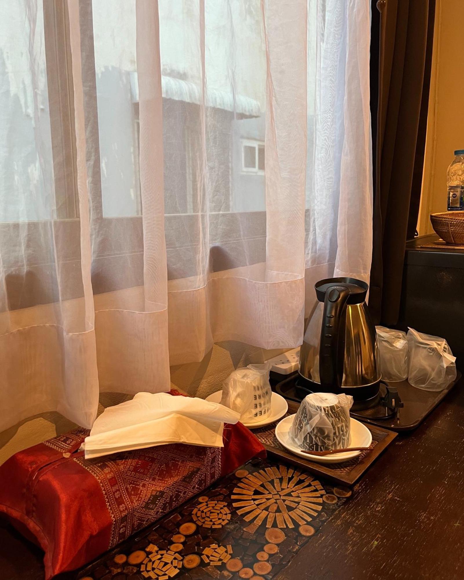 Baan Glang Soi Restaurant & Guesthouse Бангкок Екстер'єр фото