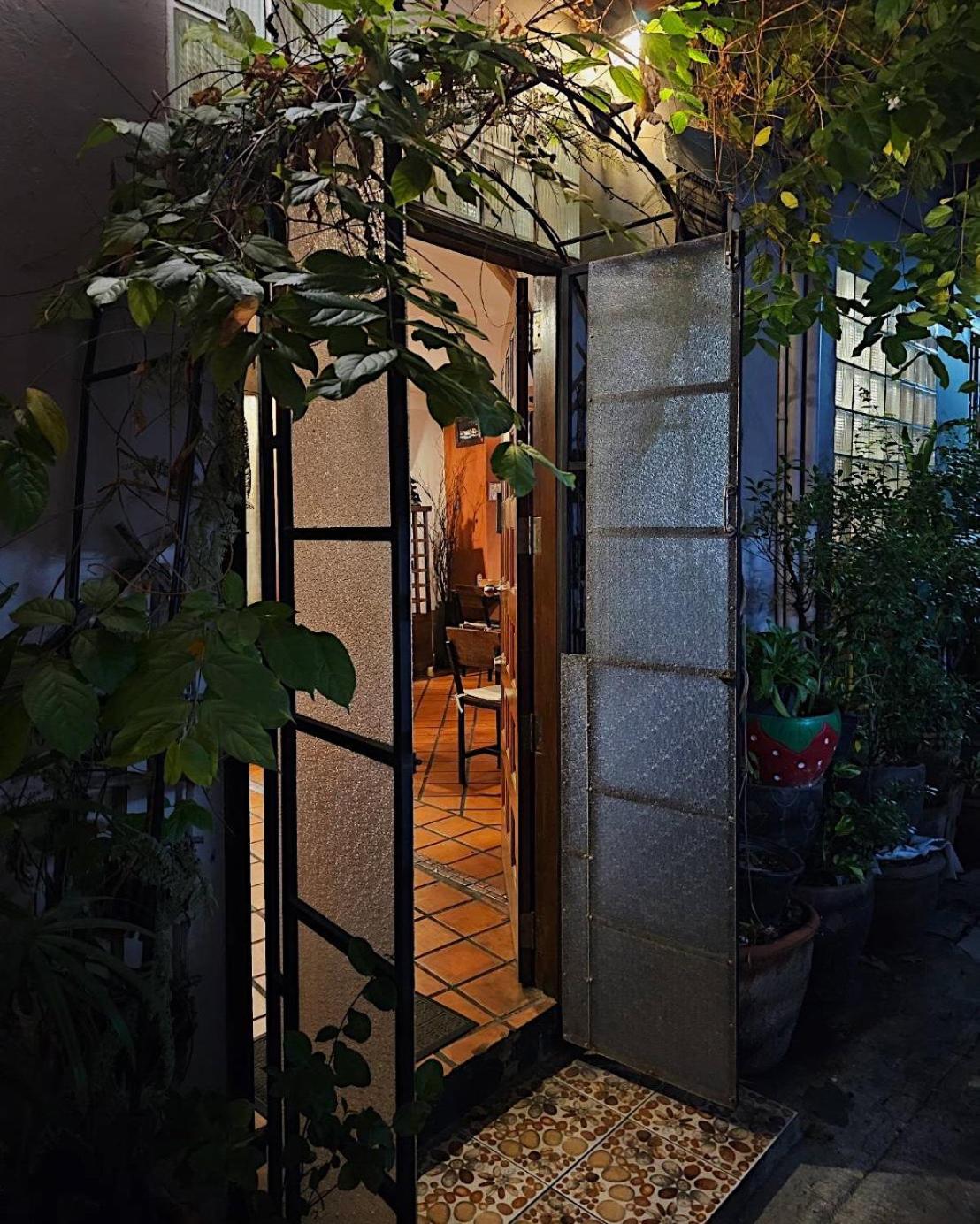 Baan Glang Soi Restaurant & Guesthouse Бангкок Екстер'єр фото