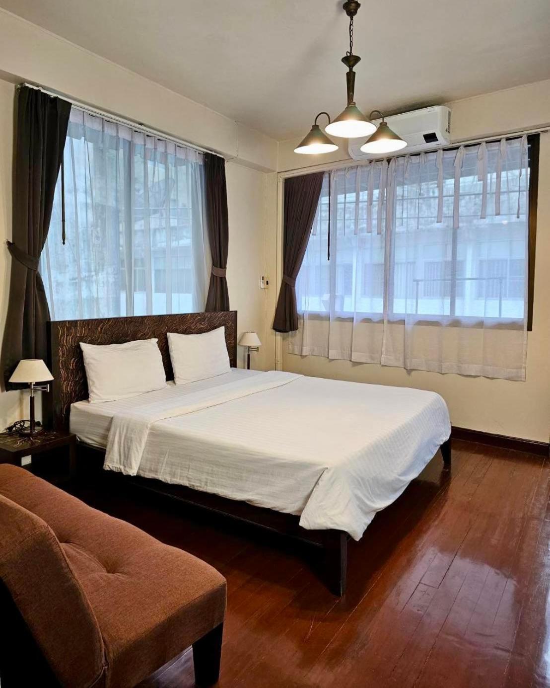 Baan Glang Soi Restaurant & Guesthouse Бангкок Номер фото