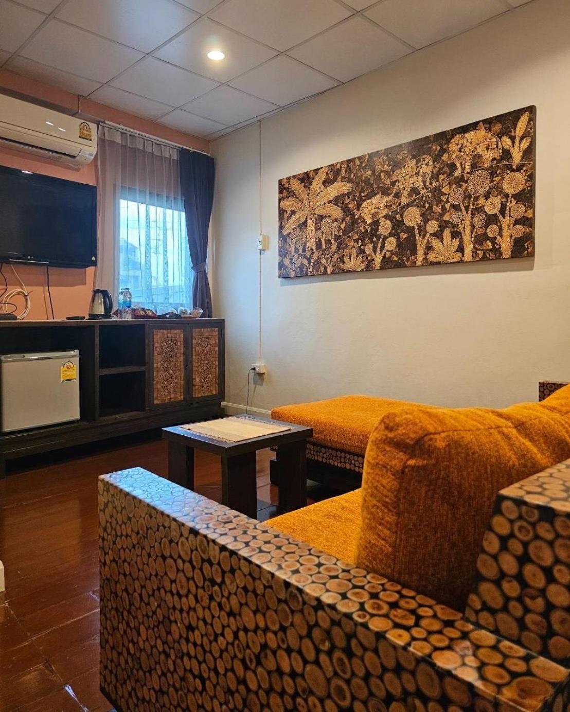 Baan Glang Soi Restaurant & Guesthouse Бангкок Номер фото