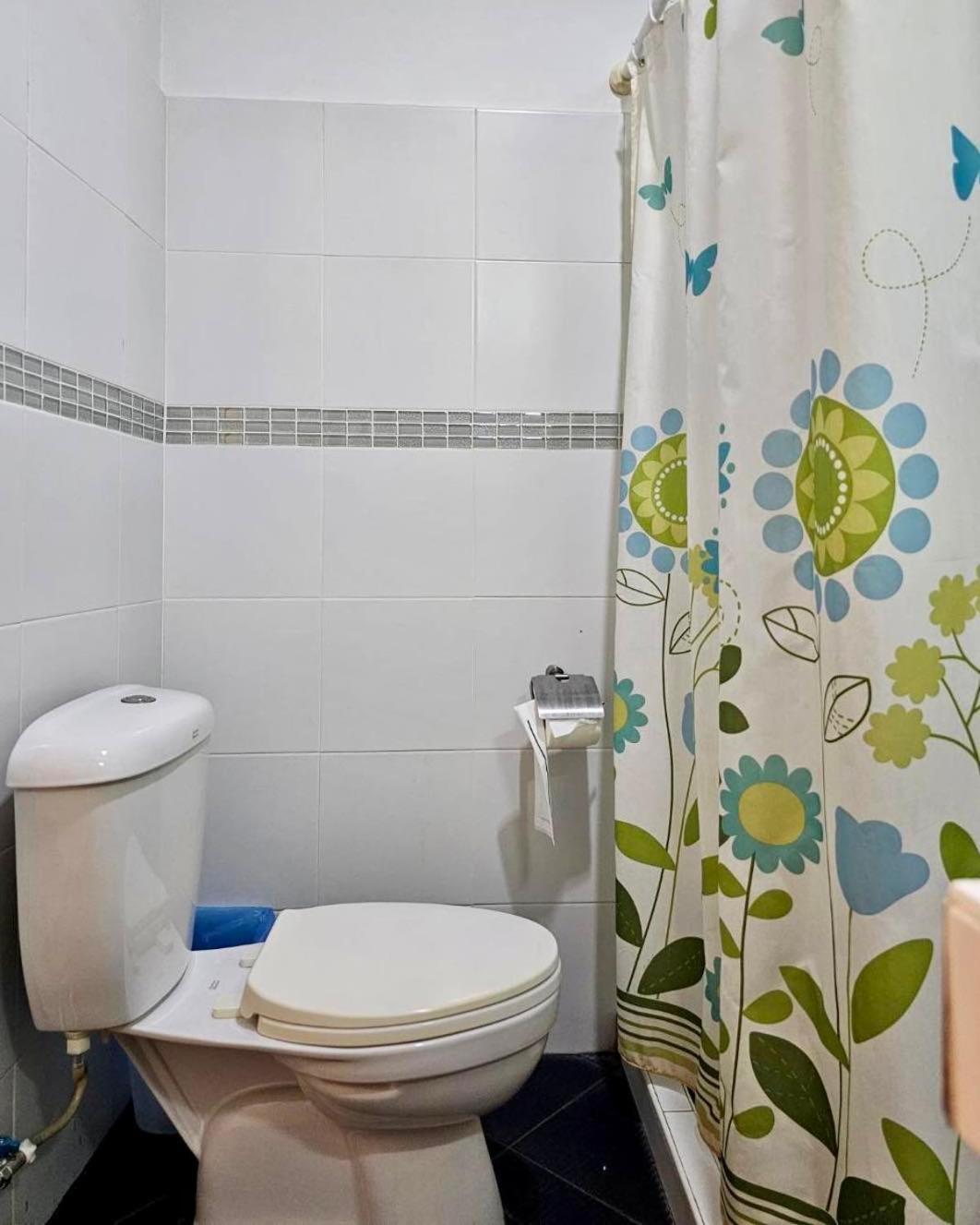 Baan Glang Soi Restaurant & Guesthouse Бангкок Номер фото